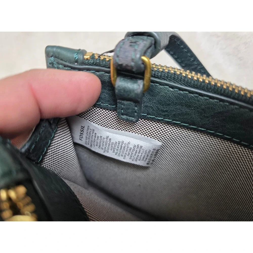 Fossil Leather Suede Trim Crossbody Wallet Green Croc‎ Embossed Zip Clutch